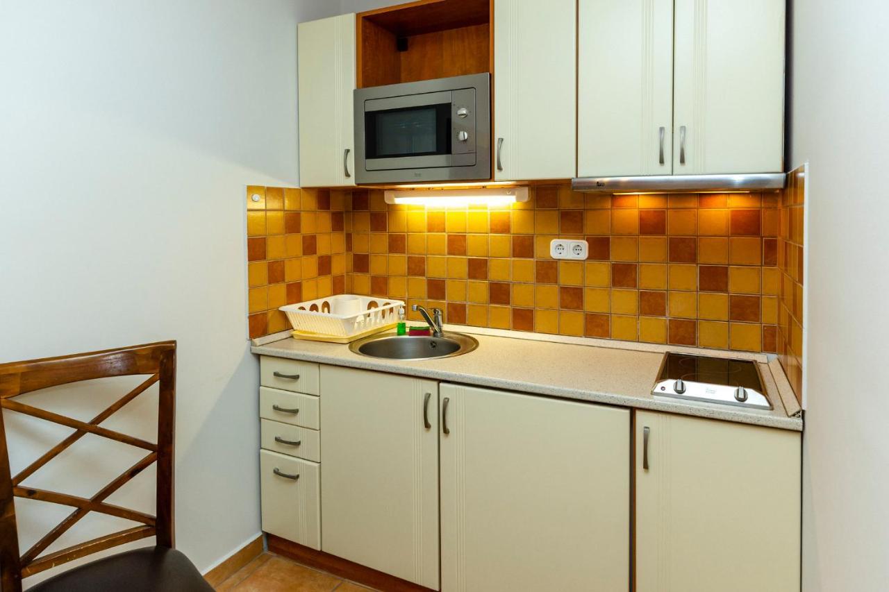 Servita Udvarhaz Eger Buitenkant foto